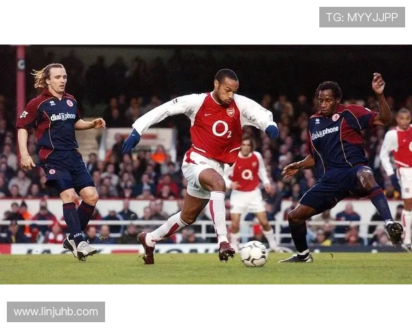 辉煌足坛中的黑人巨星们他们如何改变了足球的历史与未来