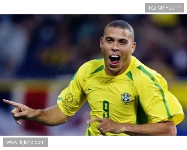 黑人平头足球明星的传奇人生与场上风采揭秘